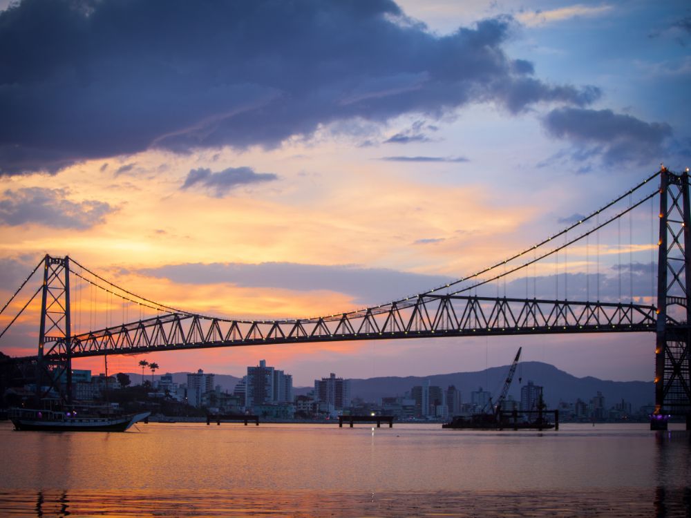 Foto panorâmica da ponte de Florianopolis.