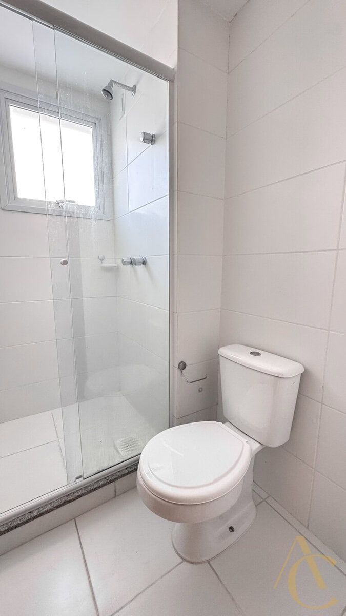 Apartamento para locação – 3 suítes – Abraão, Florianópolis/SC.