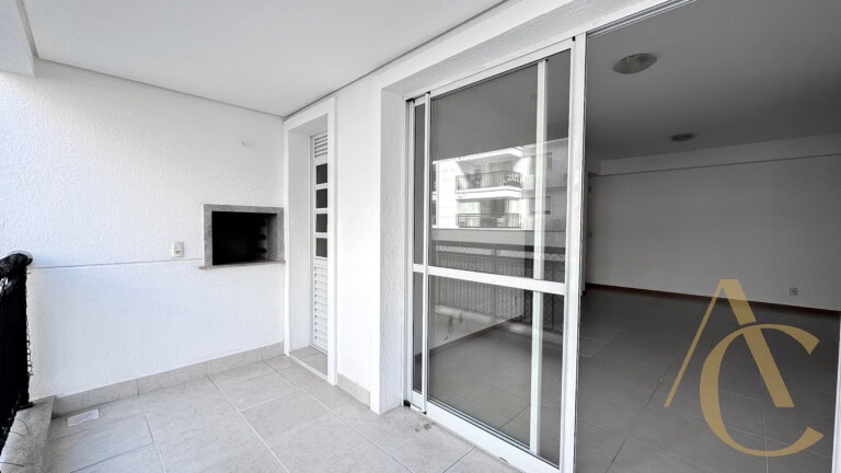 Apartamento para locação – 3 suítes – Abraão, Florianópolis/SC.
