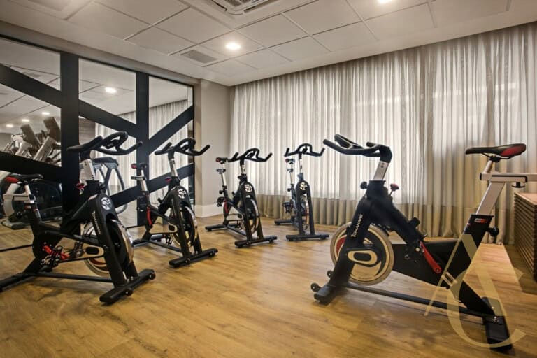 Apartamento para alugar – 2 suítes – Agronômica – Florianópolis, SC.