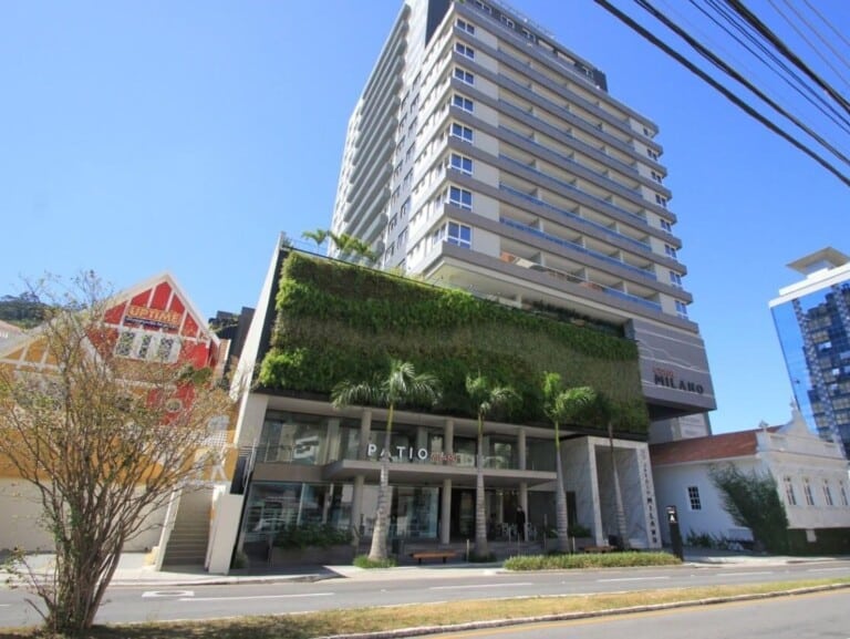 Apartamento para alugar – 2 quarto sendo 1 suíte, Centro – Florianópolis, SC.