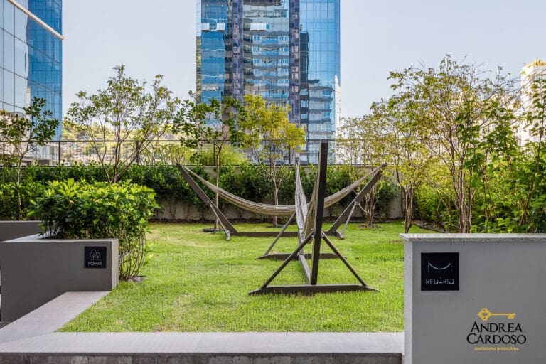 Apartamento para alugar – 2 quarto sendo 1 suíte, Centro – Florianópolis, SC.