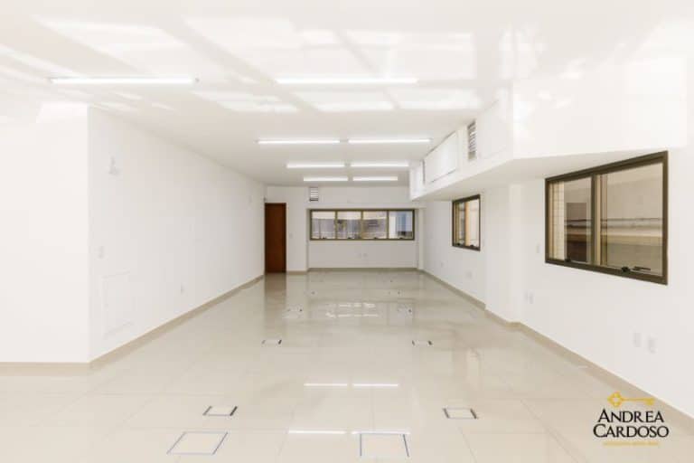 Prédio/Loja/Salas para alugar, 3.139,37m², 32 vagas de garagem – Centro – Florianópolis, SC.