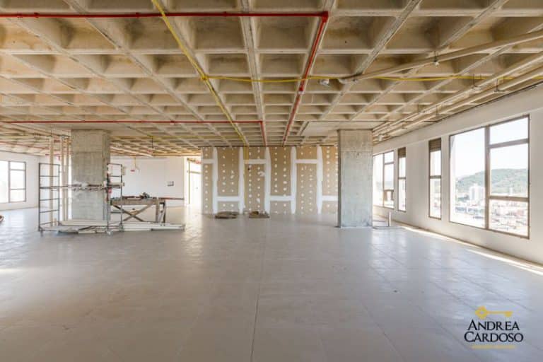 Sala para alugar, com 816.64m² – Barreiros, São José, SC.