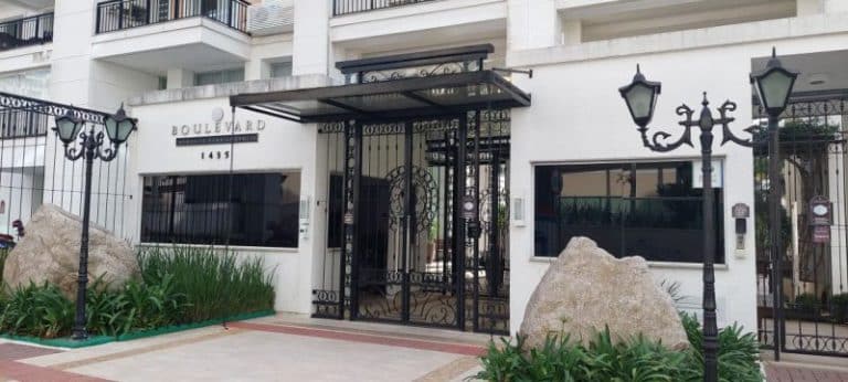 Apartamento para alugar – 1 suíte e 2 demi-suítes –  Abraão – Florianópolis/SC.