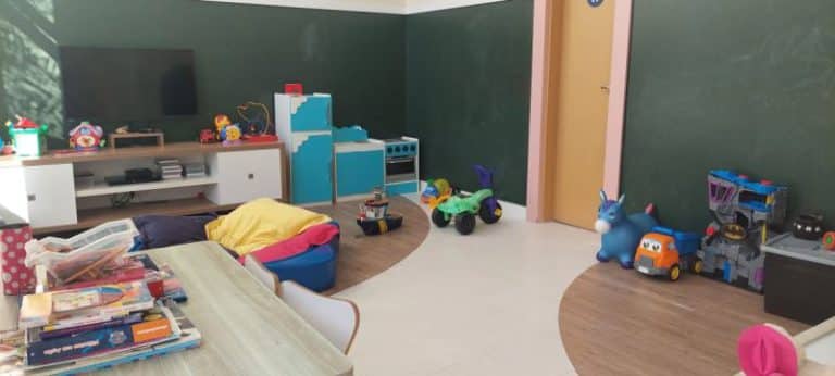 Apartamento para alugar – 3 quartos sendo 1 suíte e demi-suíte – Abraão | Florianópolis/SC.