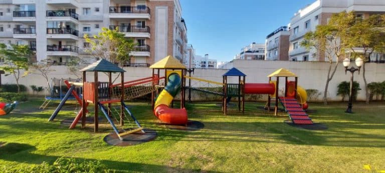 Apartamento para alugar – 3 quartos sendo 1 suíte e demi-suíte – Abraão | Florianópolis/SC.