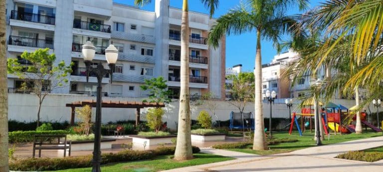 Apartamento para alugar – 3 quartos sendo 1 suíte e demi-suíte – Abraão | Florianópolis/SC.
