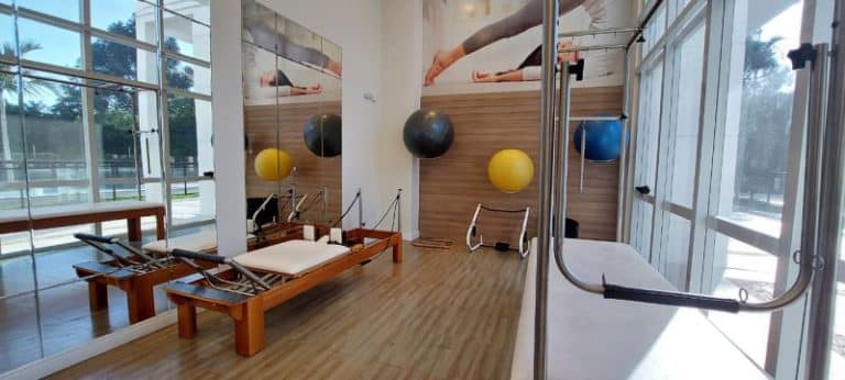 Apartamento para alugar – 3 quartos sendo 1 suíte e demi-suíte – Abraão | Florianópolis/SC.