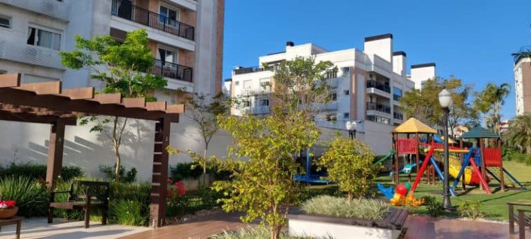Apartamento para alugar – 3 quartos sendo 1 suíte e demi-suíte – Abraão | Florianópolis/SC.