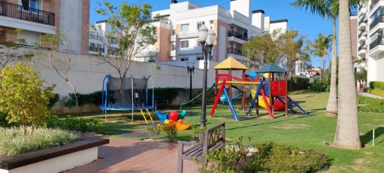 Apartamento para alugar – 3 quartos sendo 1 suíte e demi-suíte – Abraão | Florianópolis/SC.