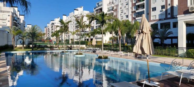 Apartamento para alugar – 3 quartos sendo 1 suíte e demi-suíte – Abraão | Florianópolis/SC.