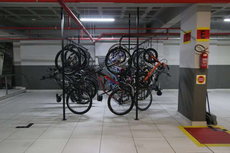 Apartamento para alugar – 2 quarto sendo 1 suíte, Centro – Florianópolis, SC.