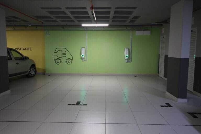 Apartamento para alugar – 2 quarto sendo 1 suíte, Centro – Florianópolis, SC.