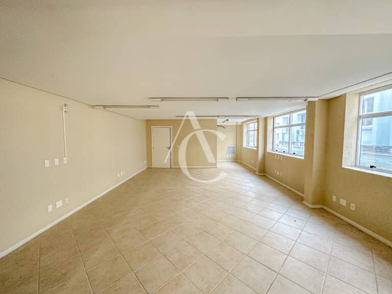 Prédio/Salas para alugar, 516,00m², loja, 3 andares de salas – Centro- Florianópolis.