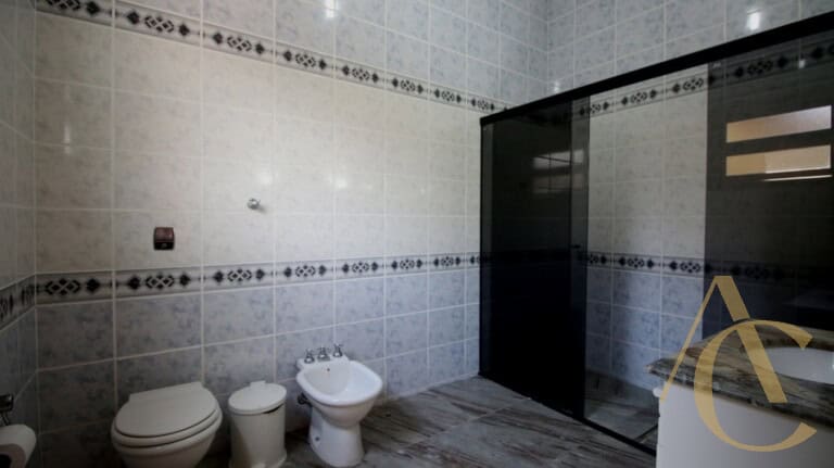 Casa residencial para alugar, com 330,00m², 1 suíte, 4 quartos, Estreito – Florianópolis, SC.