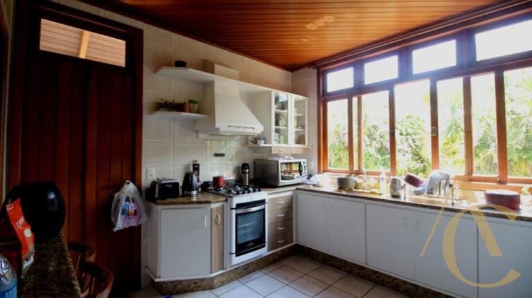 Casa residencial para alugar, com 330,00m², 1 suíte, 4 quartos, Estreito – Florianópolis, SC.