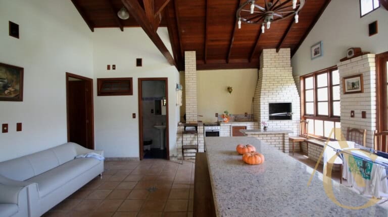 Casa residencial para alugar, com 330,00m², 1 suíte, 4 quartos, Estreito – Florianópolis, SC.