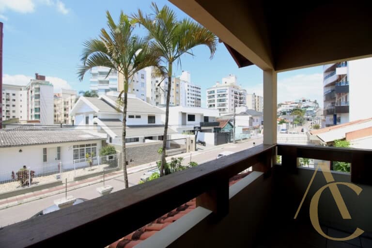 Casa residencial para alugar, com 330,00m², 1 suíte, 4 quartos, Estreito – Florianópolis, SC.