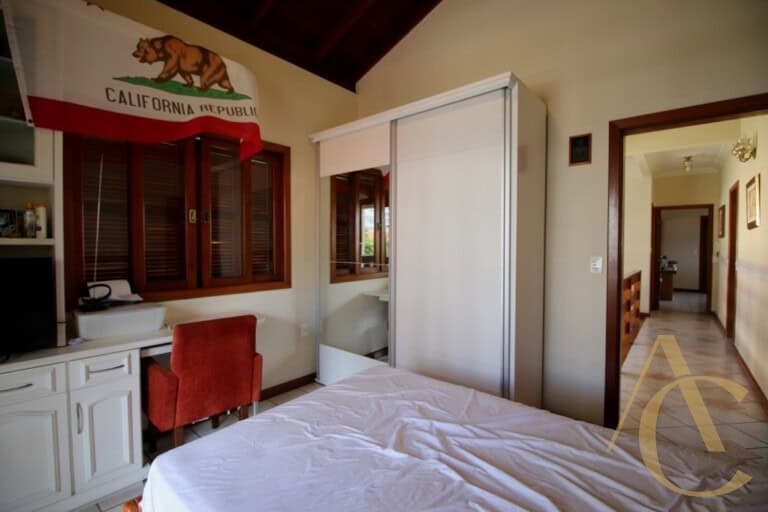 Casa residencial para alugar, com 330,00m², 1 suíte, 4 quartos, Estreito – Florianópolis, SC.