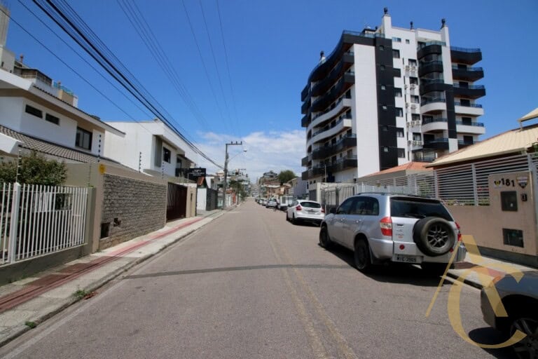 Casa residencial para alugar, com 330,00m², 1 suíte, 4 quartos, Estreito – Florianópolis, SC.