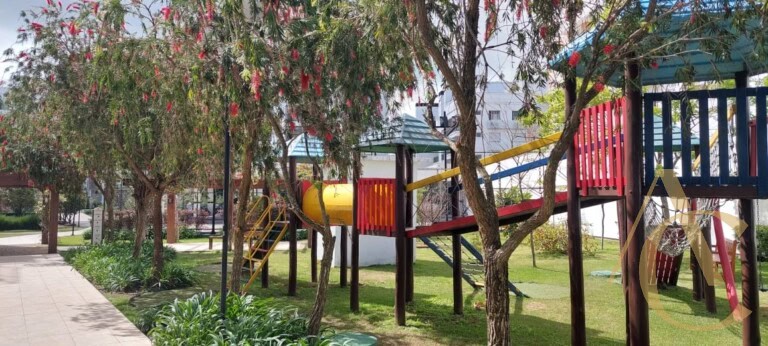 Apartamento para locação – 3 suítes – Abraão, Florianópolis/SC.