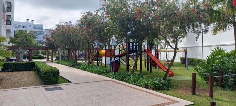 Apartamento para alugar – 3 quartos sendo 1 suíte e demi-suíte – Abraão | Florianópolis/SC.