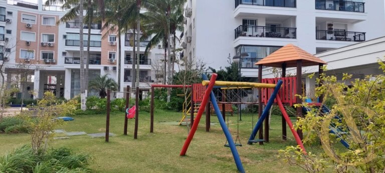 Apartamento para locação – 3 suítes – Abraão, Florianópolis/SC.
