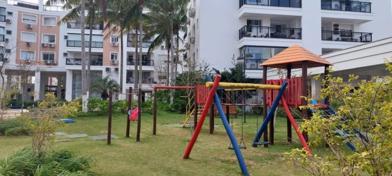 Apartamento para alugar – 3 quartos sendo 1 suíte e demi-suíte – Abraão | Florianópolis/SC.