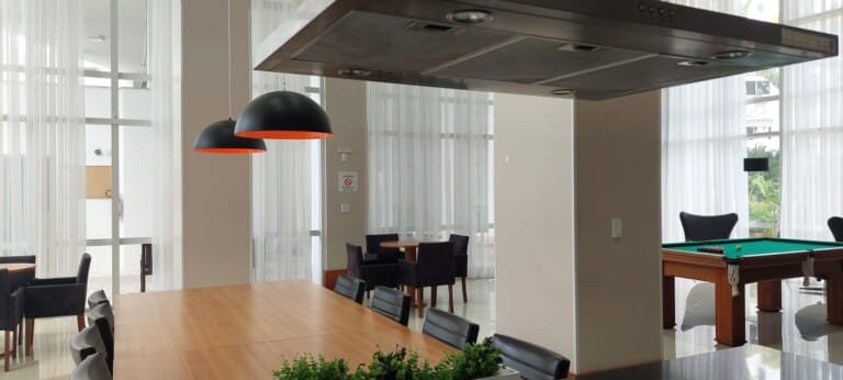 Apartamento para alugar – 3 quartos sendo 1 suíte e demi-suíte – Abraão | Florianópolis/SC.