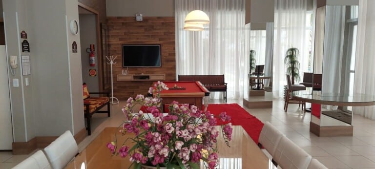 Apartamento para alugar – 1 suíte e 2 demi-suítes –  Abraão – Florianópolis/SC.