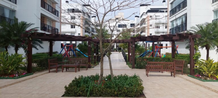 Apartamento para alugar – 1 suíte e 2 demi-suítes –  Abraão – Florianópolis/SC.