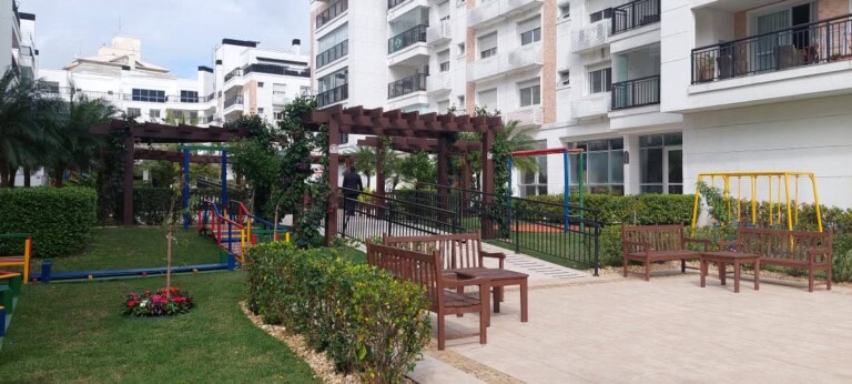 Apartamento para alugar – 1 suíte e 2 demi-suítes –  Abraão – Florianópolis/SC.