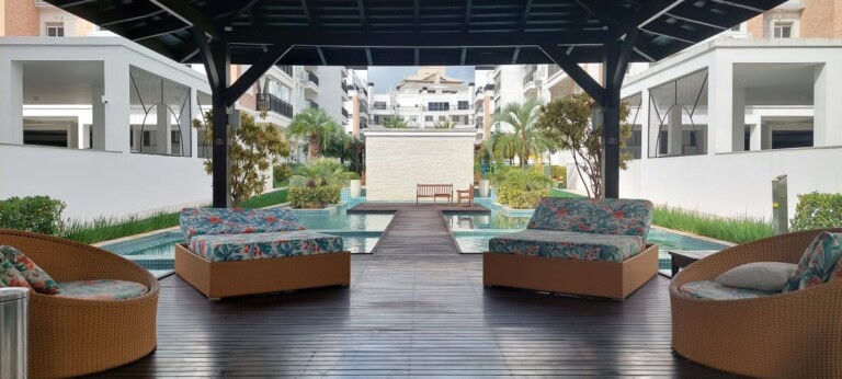 Apartamento para alugar – 1 suíte e 2 demi-suítes –  Abraão – Florianópolis/SC.