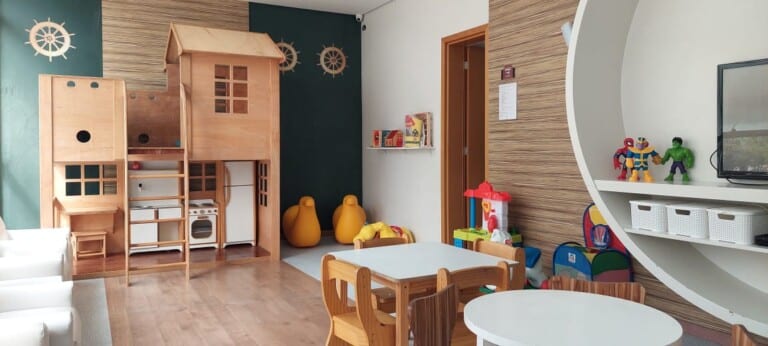 Apartamento para alugar – 1 suíte e 2 demi-suítes –  Abraão – Florianópolis/SC.