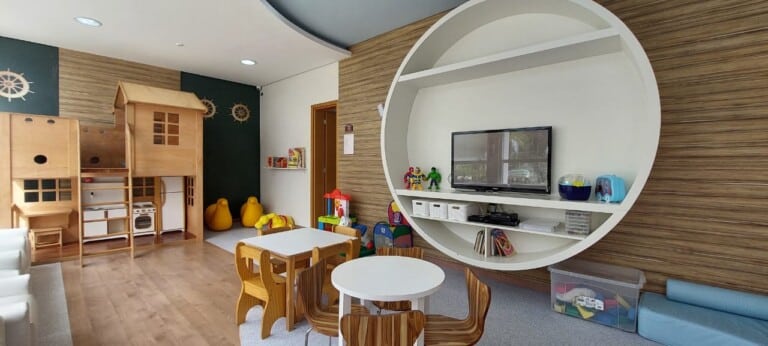 Apartamento para alugar – 1 suíte e 2 demi-suítes –  Abraão – Florianópolis/SC.