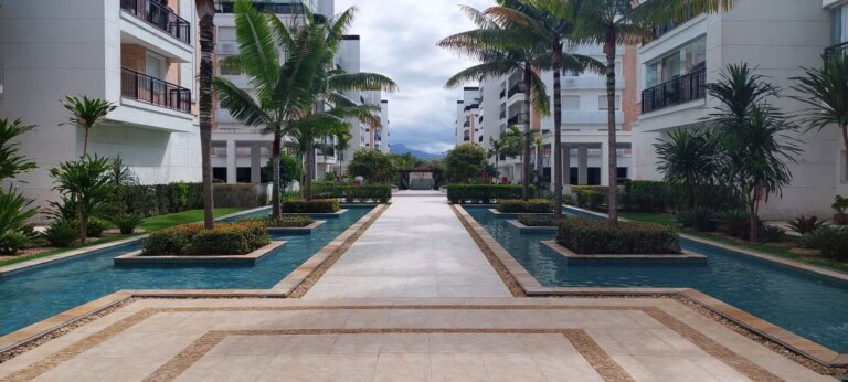 Apartamento para alugar – 1 suíte e 2 demi-suítes –  Abraão – Florianópolis/SC.