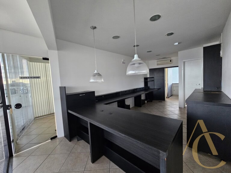 Sala/ático para alugar – Mobiliado – Centro – Florianópolis/SC.