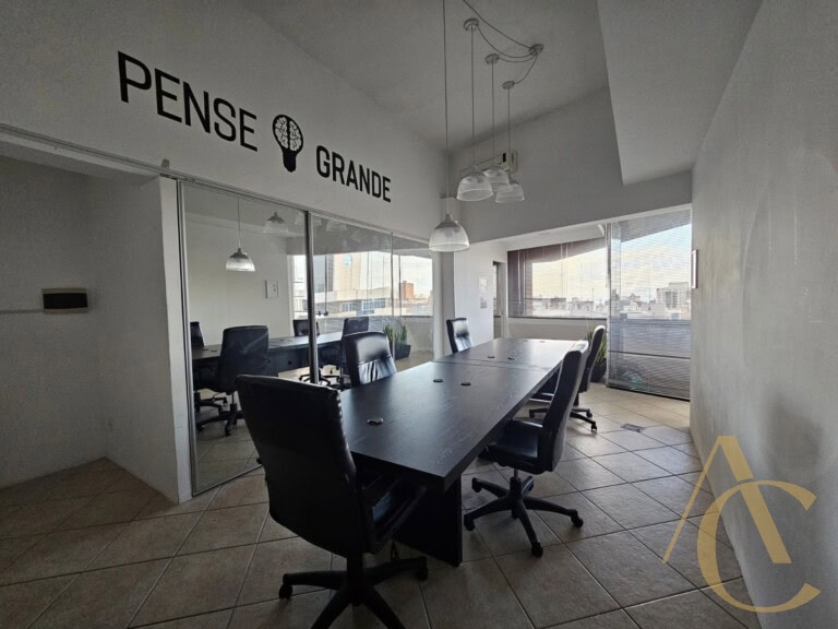 Sala/ático para alugar – Mobiliado – Centro – Florianópolis/SC.