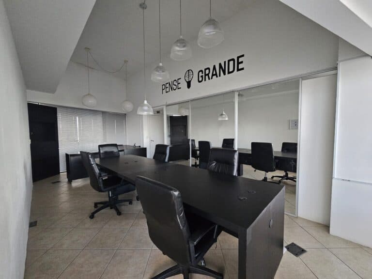 Sala/ático para alugar – Mobiliado – Centro – Florianópolis/SC.