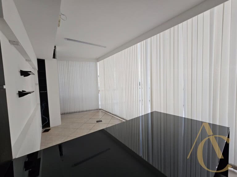 Sala/ático para alugar – Mobiliado – Centro – Florianópolis/SC.