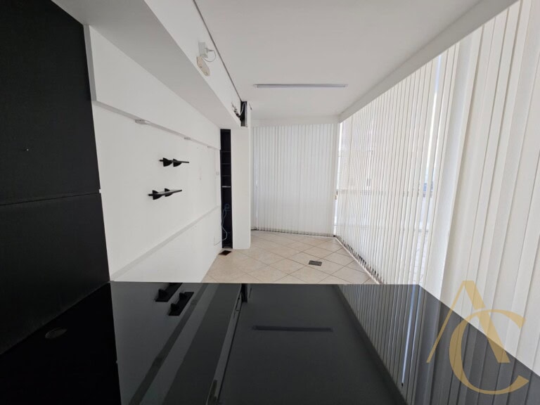 Sala/ático para alugar – Mobiliado – Centro – Florianópolis/SC.