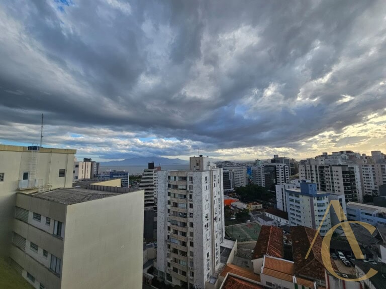 Sala/ático para alugar – Mobiliado – Centro – Florianópolis/SC.