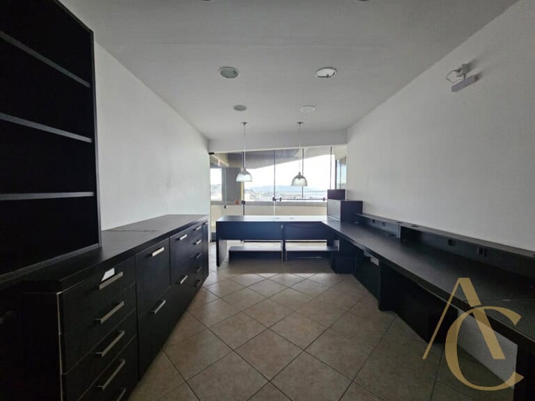 Sala/ático para alugar – Mobiliado – Centro – Florianópolis/SC.