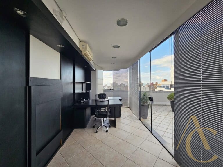 Sala/ático para alugar – Mobiliado – Centro – Florianópolis/SC.