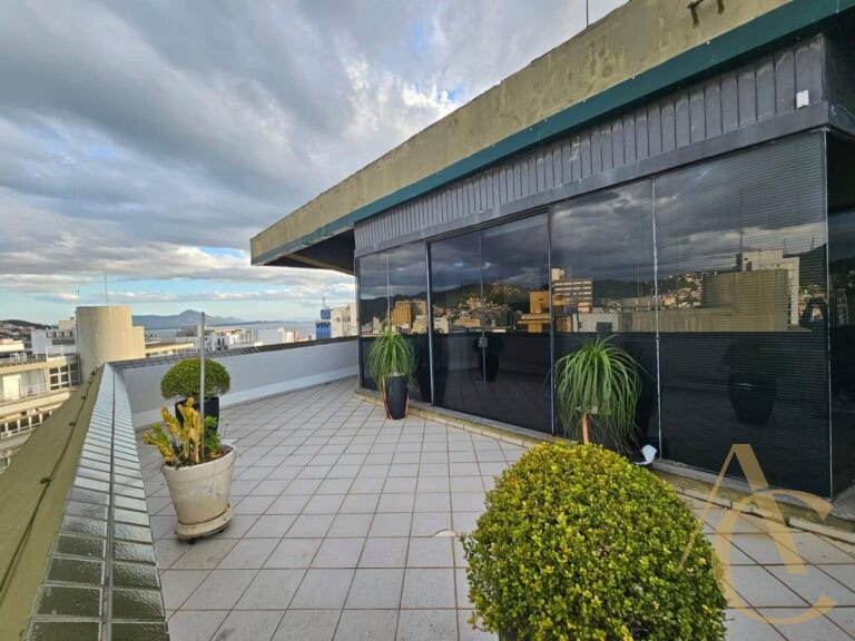 Sala/ático para alugar – Mobiliado – Centro – Florianópolis/SC.