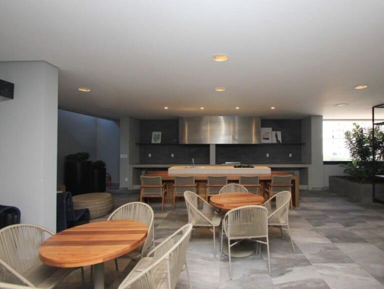 Apartamento para alugar – 2 quarto sendo 1 suíte, Centro – Florianópolis, SC.