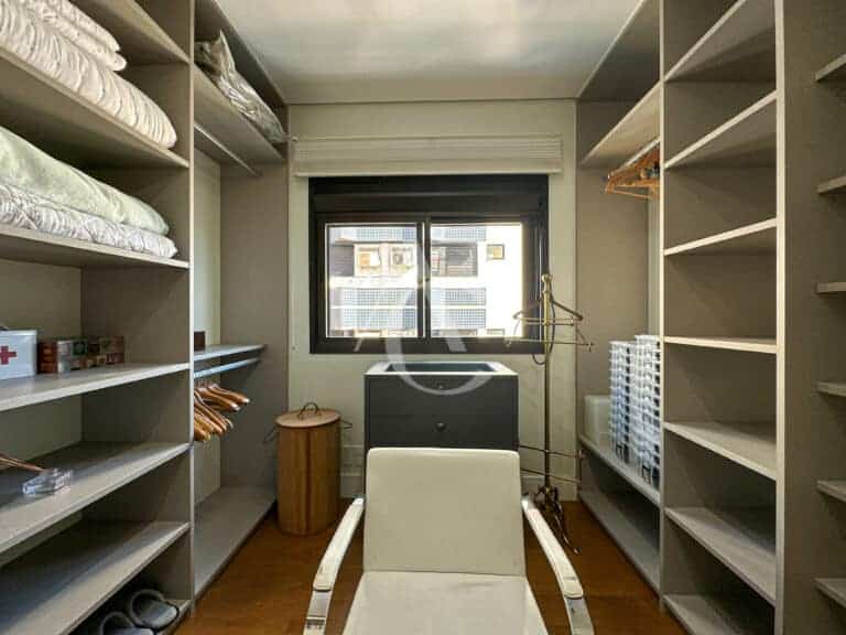 Apartamento à venda, 2 suítes, 2 vagas de garagem – Centro – Florianópolis, SC.