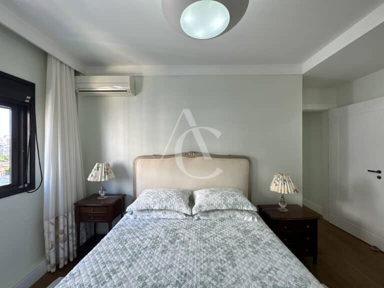 Apartamento à venda, 2 suítes, 2 vagas de garagem – Centro – Florianópolis, SC.