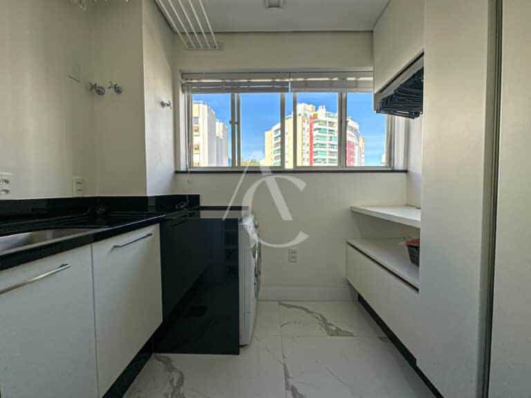 Apartamento à venda, 2 suítes, 2 vagas de garagem – Centro – Florianópolis, SC.